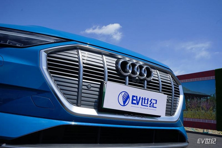 �Ӵ�Խ�ò��ܶ����������� ȫ��λ����µ�e-tron