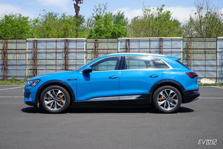 �Ӵ�Խ�ò��ܶ����������� ȫ��λ����µ�e-tron