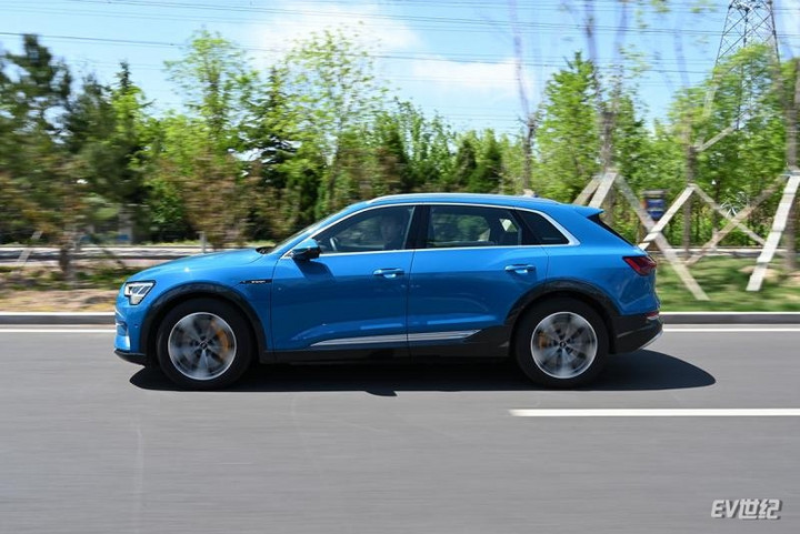 �Ӵ�Խ�ò��ܶ����������� ȫ��λ����µ�e-tron