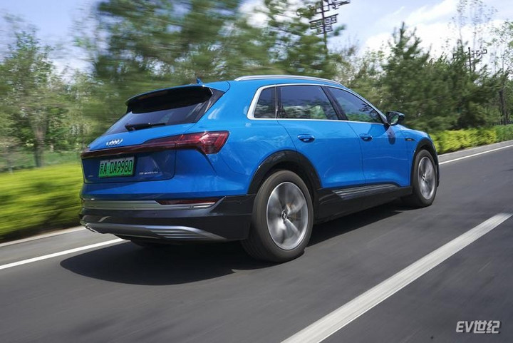 �Ӵ�Խ�ò��ܶ����������� ȫ��λ����µ�e-tron