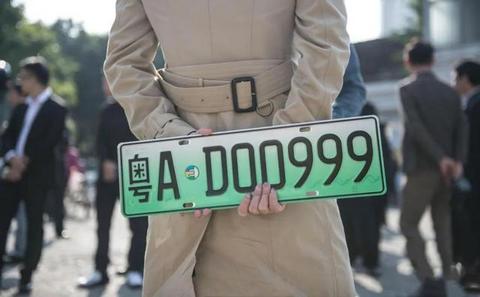 能纯电跑也能秒变性能车，20多万买辆“绿牌”SUV简直赚翻