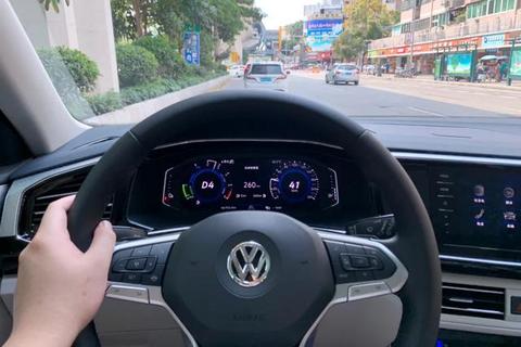 能纯电跑也能秒变性能车，20多万买辆“绿牌”SUV简直赚翻