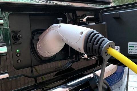 能纯电跑也能秒变性能车，20多万买辆“绿牌”SUV简直赚翻