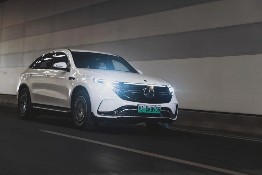 新勢力電動車不酷么，為什么要選擇奔馳EQC？