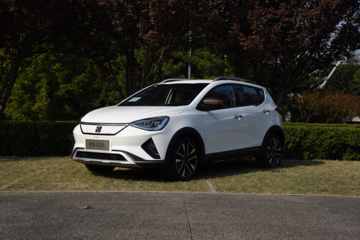 江淮大众旗下首款“混血儿“ 试驾思皓E20X