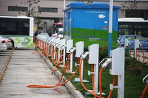 开电动车的人太难了