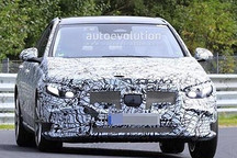 全新奔驰C级内饰谍照曝光 采用竖立式中控显示屏