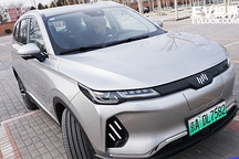 新勢力中型SUV之爭：威馬EX6 Plus對比愛馳U5
