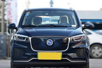 汉腾推出新能源电动微型车 5门4座 续航310km