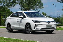 A級純電動怎么選？BEIJING-EU5、榮威Ei5、帝豪EV橫評
