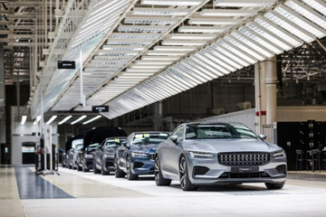 极星汽车交付首批中国车主，采用无接触交付模式