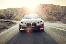 BMW i4風(fēng)頭蓋過老大哥 寶馬新能源的明日之子