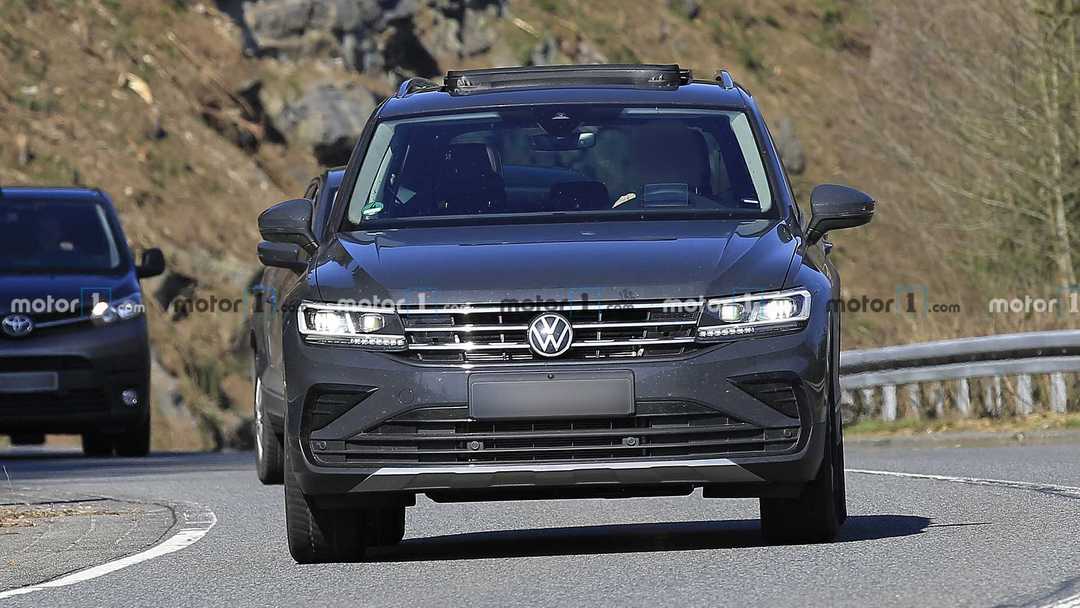 volkswagen-tiguan-facelift-spy-photo.jpg