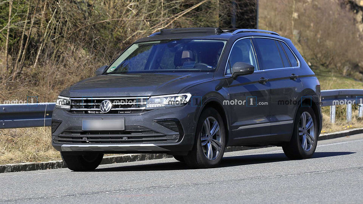 volkswagen-tiguan-facelift-spy-photo (1).jpg