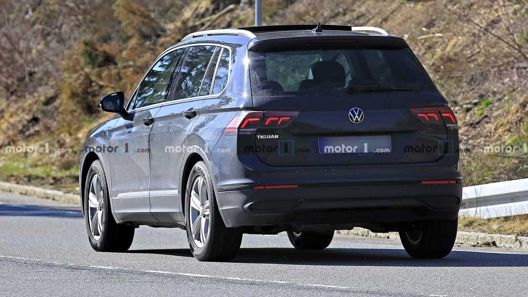 volkswagen-tiguan-facelift-spy-photo (3).jpg