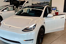 特斯拉model Y實拍，造型很動感，采用轎跑設(shè)計