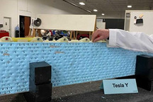 特斯拉Model Y/3電池組實(shí)車拆解對比 用火燒會發(fā)生什么