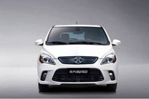 北汽新能源轻享出行首批无偿用车交付一线医护人员