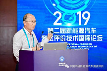 轻型车用空冷式质子交换膜燃料电池的研究与开发