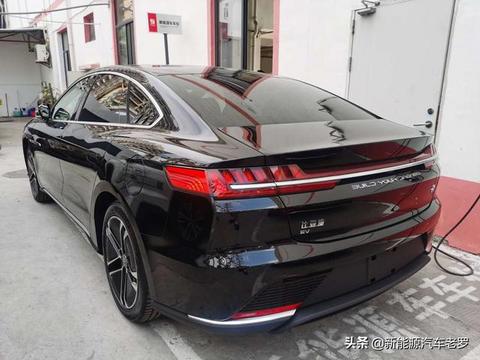 比亚迪汉7月10日会上市吗？广西网友看实车后，惊喜：比奔驰舒服