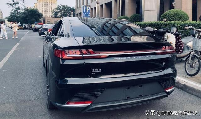 比亞迪漢EV北京首批車主發(fā)聲：不管車停哪，哪都有人圍觀漢EV