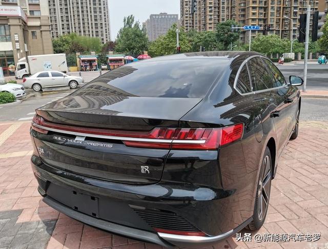 比亞迪漢濟南車主提車：沒亂收費，沒異味，隔音很好，內(nèi)飾很奔馳