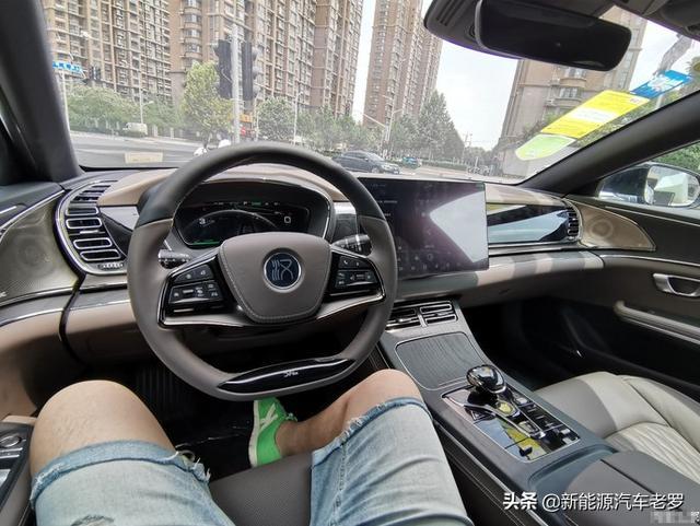 比亞迪漢濟南車主提車：沒亂收費，沒異味，隔音很好，內(nèi)飾很奔馳