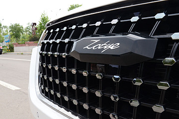 卖地又卖房的铁牛，能拉回谷底的众泰汽车吗？