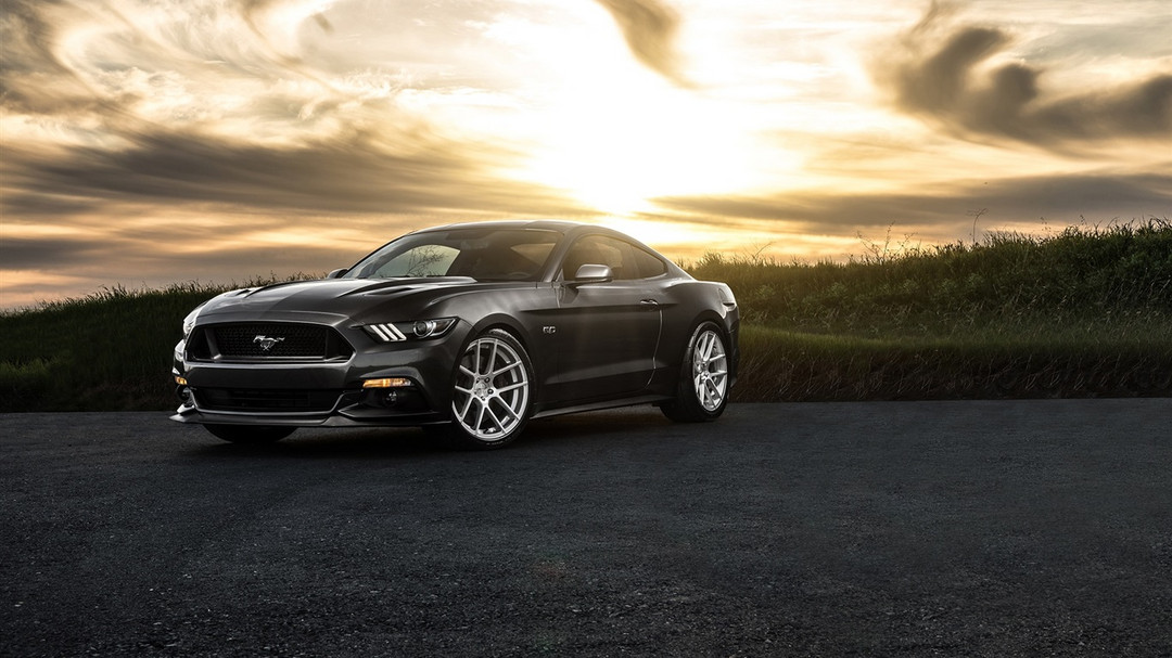 Ford-Mustang-2015-black-car-dusk_1366x768.jpg