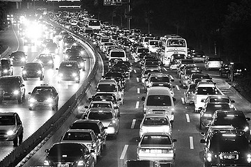 车辆扎堆召回，究竟谁之过？