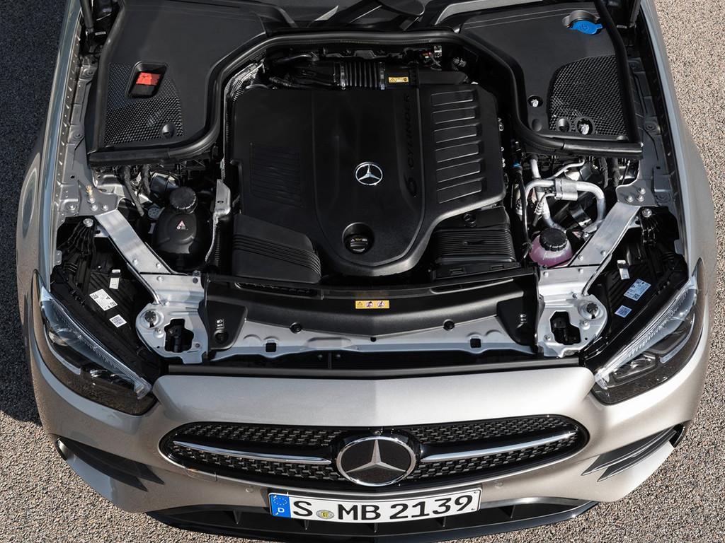 Mercedes-Benz-E-Class-2021-1280-2f.jpg