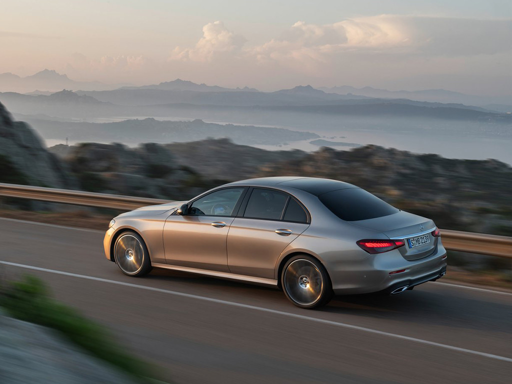 Mercedes-Benz-E-Class-2021-1280-17.jpg