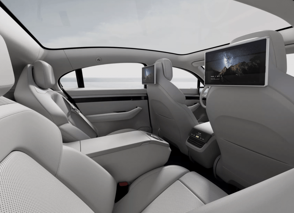 索尼造了個車，其實瞄準的是比造車更大的生意 | CES 2020