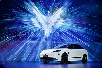 华为 HI 上车，自动驾驶轻松干掉特斯拉？38.89万你买吗？