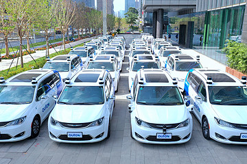 Robotaxi2.0：上汽、廣汽和小鵬登臺(tái)，奔赴“萬(wàn)輛”目標(biāo)