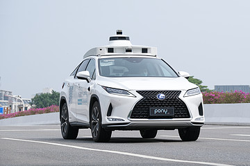 小马智行拿下出租车经营许可，AI老司机持证上岗，与人类司机同台PK