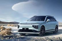 何小鹏变革自救，李斌台下打气：蔚小理都能活得不错