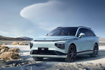 何小鹏变革自救，李斌台下打气：蔚小理都能活得不错