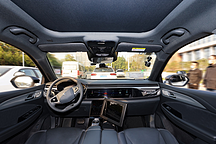 2022 年的無(wú)人駕駛，一半海水一半火焰