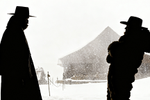 奔驰向下，国产车企向上