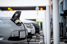 解決“續(xù)航焦慮”和“安全焦慮”，半固態(tài)電池YES or NO