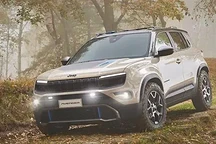 Jeep公布了旗下一款全新純電動SUV的預告圖