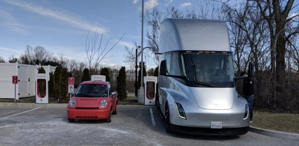 Tesla-Semi-charging.jpg