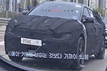 起亞全新電動SUV路試諜照曝光！續(xù)航500km