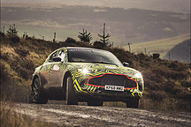 阿斯頓·馬丁首款SUV本月交付！未來將推插電混動版