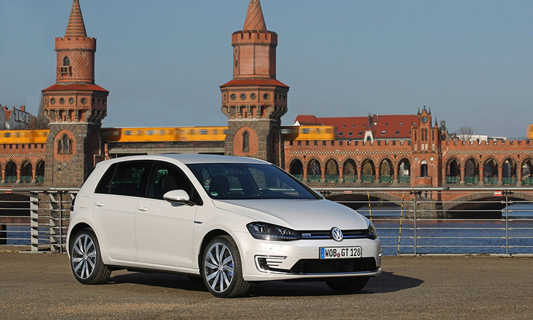 Volkswagen-Golf_GTE-2015-1280-05.jpg