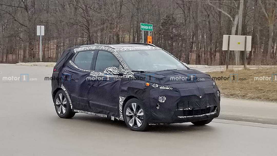 2021-chevy-bolt-ev-<a class='link'  target='_blank'>suv</a>-spy-photo.jpg