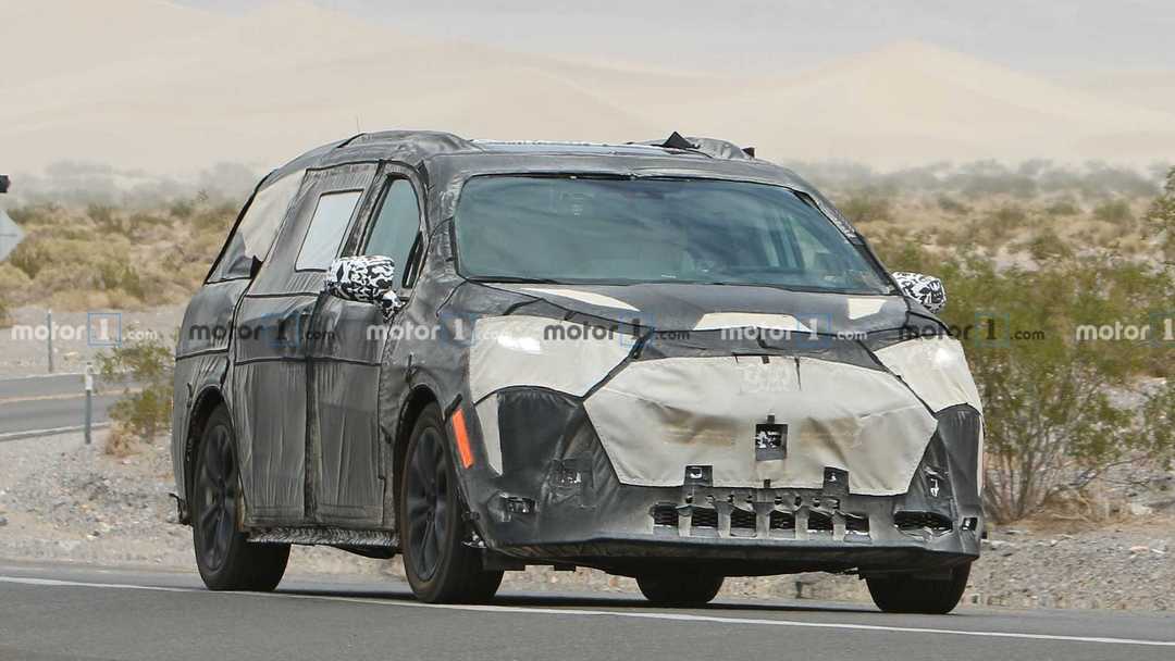 toyota-sienna-spy-photo.jpg