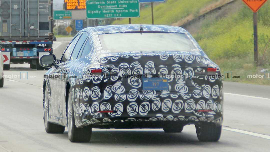 2021-toyota-mirai-spy-photos (1).jpg