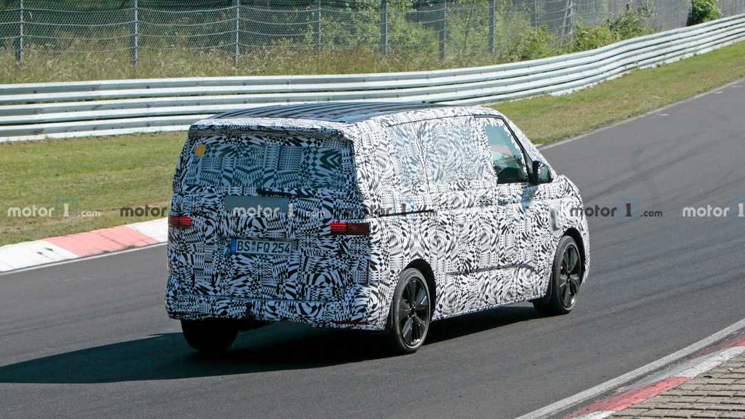 vw-t7-phev-spy-photo (3).jpg